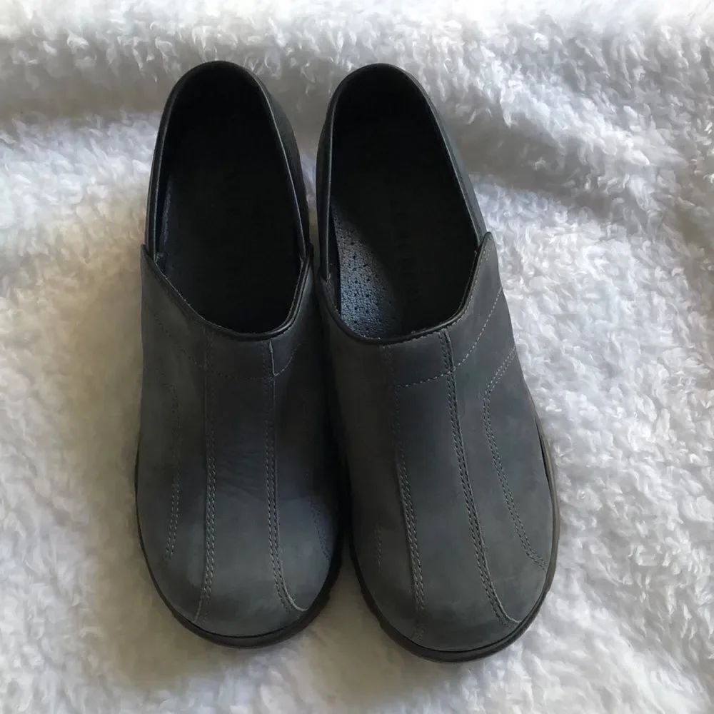 Gianni Bini Suede Clogs Size 8m GUC Blue